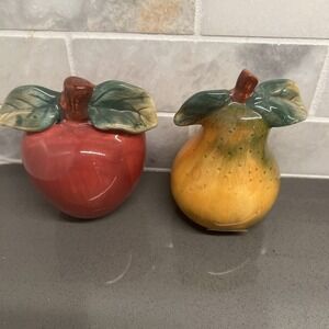Sakura SONOMA Figural Salt & Pepper Shaker set, Stoneware Apple & Pear Excellent